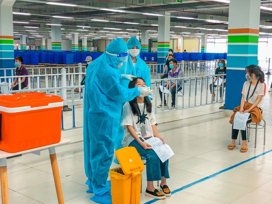 Người lao động được hỗ trợ 500 ngàn đến 3 triệu đồng nếu bị cách ly hoặc nhiễm Covid-19 ảnh 1