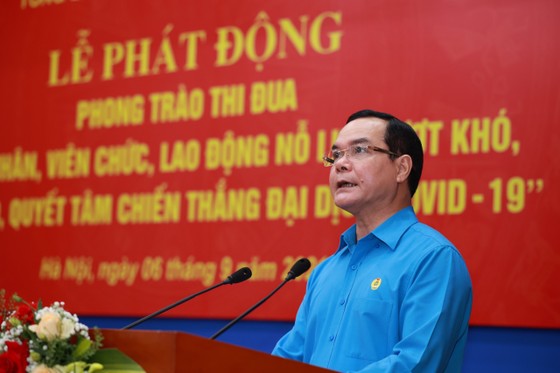 Công nhân, viên chức, lao động cả nước đồng cam cộng khổ, thi đua vượt qua đại dịch ảnh 1