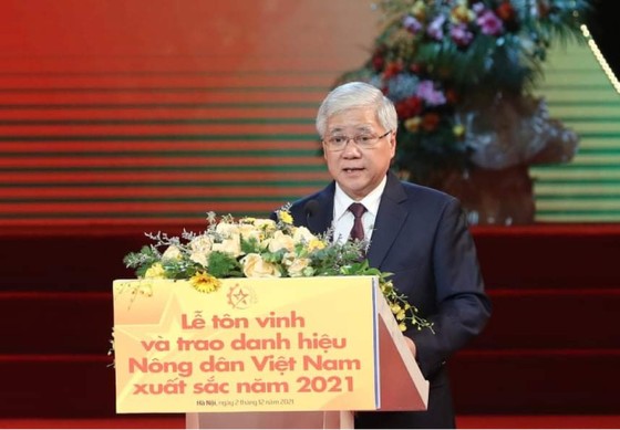 Chủ tịch Quốc hội Vương Đình Huệ dự lễ tôn vinh 63 nông dân Việt Nam xuất sắc năm 2021 ảnh 6
