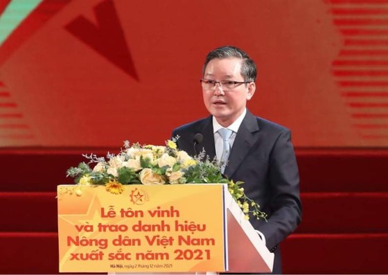 Chủ tịch Quốc hội Vương Đình Huệ dự lễ tôn vinh 63 nông dân Việt Nam xuất sắc năm 2021 ảnh 5