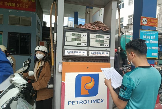 Chiều nay 21-4, xăng dầu lại tăng giá ảnh 1
