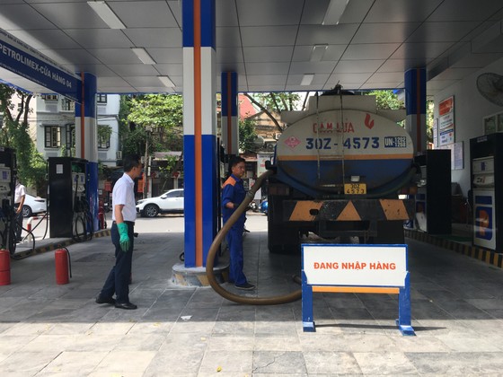 Giá xăng vượt 32.000 đồng/lít, giá dầu tăng hơn 2.000 đồng/lít ảnh 1