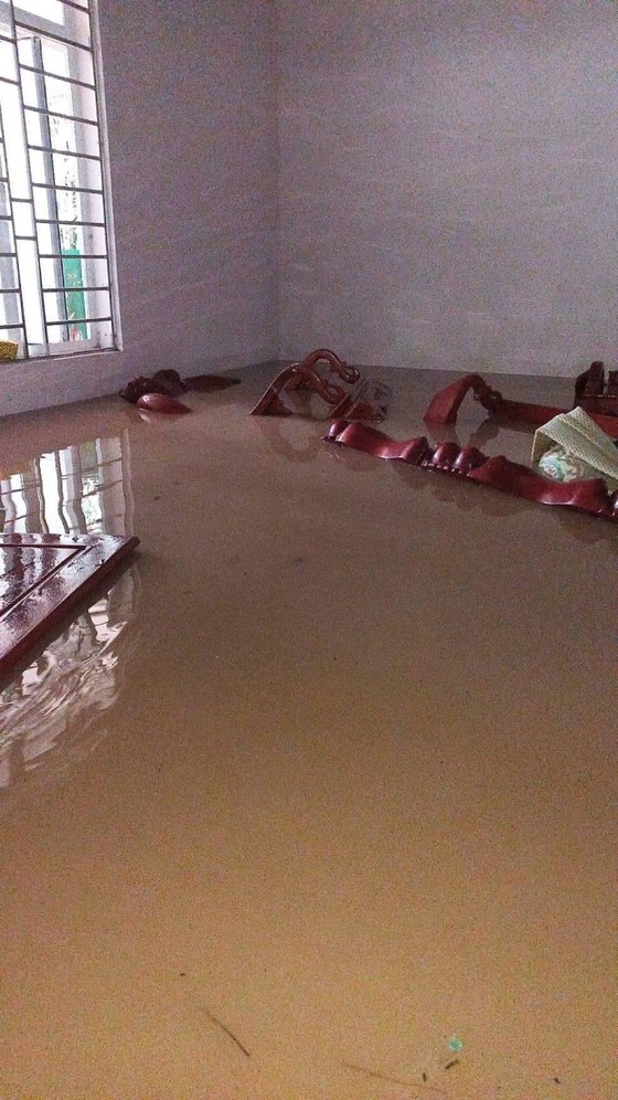 Vân Đồn - Quảng Ninh: Nước mưa ngập lưng nhà vì dự án lấn biển ảnh 8