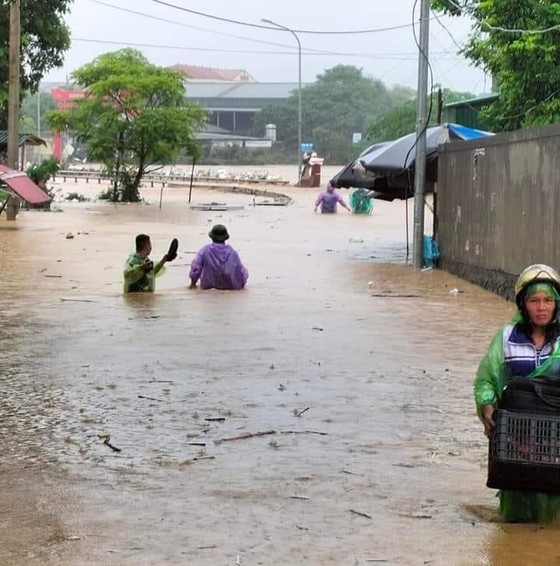 Miền Bắc tiếp tục mưa lũ, sơ tán hàng trăm hộ dân khỏi khu vực nguy hiểm  ảnh 4