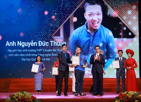 Các chiến sĩ PCCC ở Hà Nội được tôn vinh trong chương trình 'Bản lĩnh Việt Nam' ảnh 4