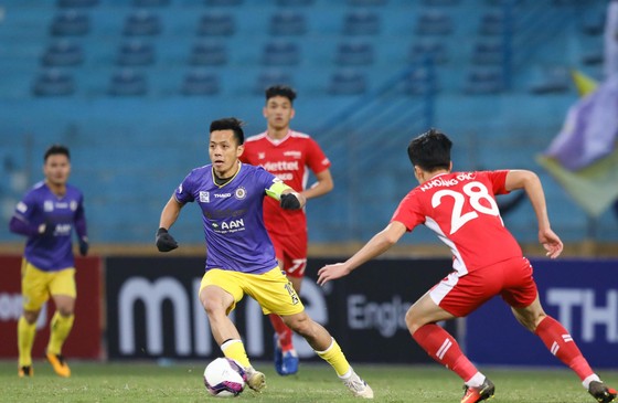 Văn Quyết và CLB Hà Nội tiếp tục vượt qua Viettel trong trận derby của thủ đô.