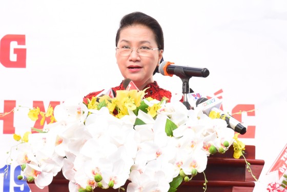 Chủ tịch Quốc Hội Nguyễn Thị Kim Ngân dự lễ khai giảng Trường THPT chuyên Lê Hồng Phong ảnh 2