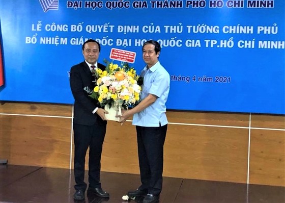 Trao quyết định bổ nhiệm ông Vũ Hải Quân làm Giám đốc Đại học Quốc gia TPHCM ảnh 4