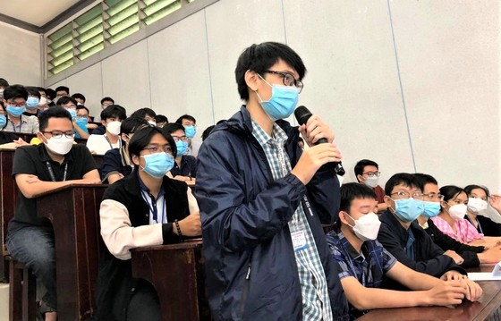 Giáo sư Ngô Bảo Châu nói chuyện với sinh viên về những thách thức trong nghiên cứu toán học hiện nay ảnh 2