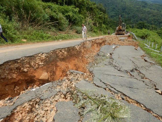 Cần hơn 21 tỷ đồng khắc phục sự cố làm hư hỏng Quốc lộ 28B ảnh 1