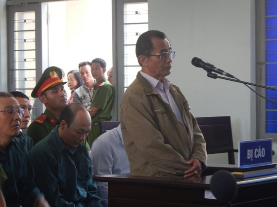 Hoãn phiên tòa xét xử 6 bị cáo là nguyên Chủ tịch, Phó Chủ tịch và lãnh đạo các phòng chuyên môn UBND TP Phan Thiết ảnh 2