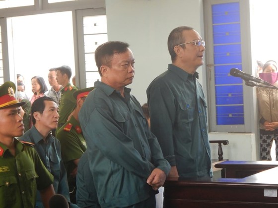 Hoãn phiên tòa xét xử 6 bị cáo là nguyên Chủ tịch, Phó Chủ tịch và lãnh đạo các phòng chuyên môn UBND TP Phan Thiết ảnh 3