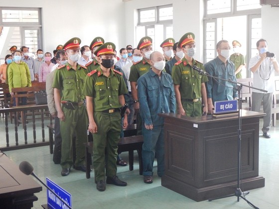 Xét xử 6 bị cáo nguyên là Chủ tịch, Phó Chủ tịch và lãnh đạo các phòng chuyên môn UBND TP Phan Thiết ảnh 2
