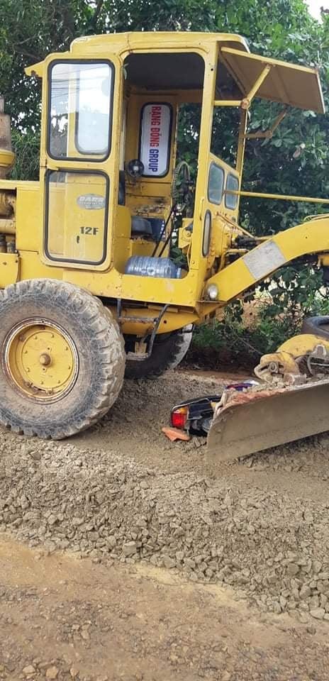 Xe máy bị cuốn vào gầm xe ủi làm đường, bé trai 12 tuổi thiệt mạng ảnh 2