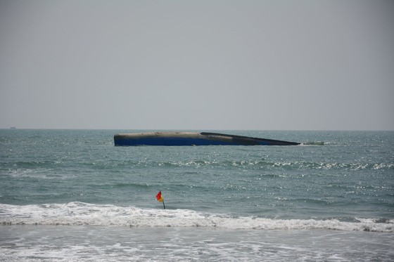 Vụ tàu chở 1.500 tấn tro bay nhiệt điện bị chìm: ''Khó có nguy cơ ảnh hưởng môi trường biển'' ảnh 1