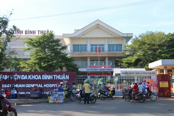 Một bác sĩ nghi mắc Covid-19, phong tỏa một khoa Bệnh viện Đa khoa tỉnh Bình Thuận ảnh 1