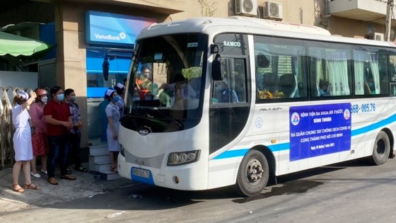 Đoàn y, bác sĩ ở Bình Thuận lên đường hỗ trợ TPHCM phòng, chống dịch Covid-19 ảnh 2