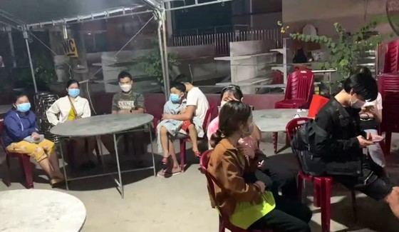 Bình Thuận đề nghị 3 tỉnh phối hợp đưa 15 người trong xe đông lạnh về quê ảnh 1