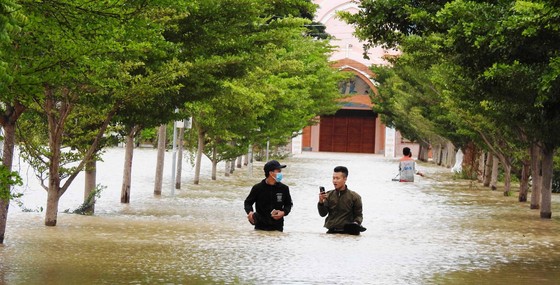 Hàng trăm ngôi nhà ở Ninh Thuận ngập trong biển nước ảnh 4
