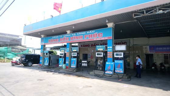 Nhiều cửa hàng xăng dầu bị phạt vì găm hàng, bán 'nhỏ giọt' ảnh 4