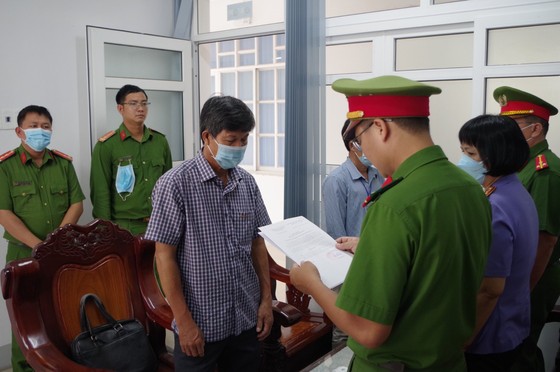 Ninh Thuận: Khởi tố, cấm đi khỏi nơi cư trú đối với Phó Chủ tịch UBND huyện Thuận Nam và 3 cán bộ cấp huyện ảnh 1