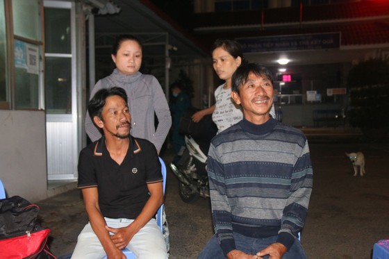 Nóng: Sau 12 ngày mất tích, thêm 5 ngư dân tàu đắm ở Bình Thuận được cứu sống diệu kỳ ảnh 1