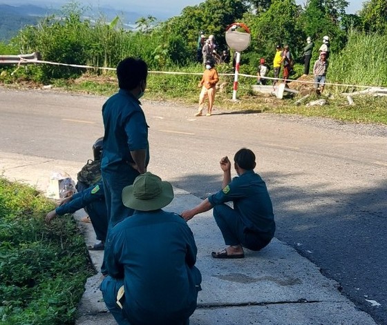 Xe khách chở nhiều trẻ em lao xuống vực đèo Đại Ninh, Bình Thuận ảnh 3
