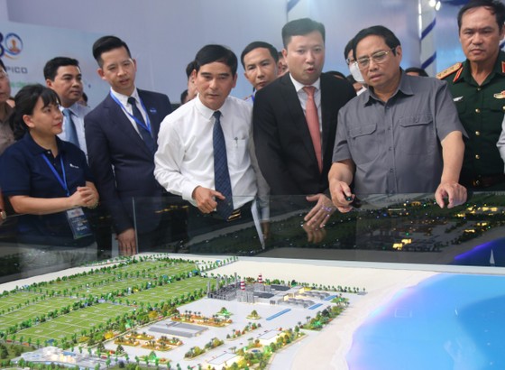 Thủ tướng Phạm Minh Chính dự lễ khởi công xây dựng khu công nghiệp lớn nhất tỉnh Bình Thuận ảnh 1