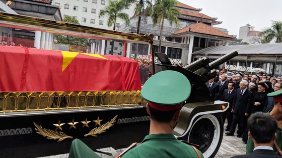 Xúc động tiễn đưa Chủ tịch nước Trần Đại Quang về nơi an nghỉ cuối cùng ảnh 25