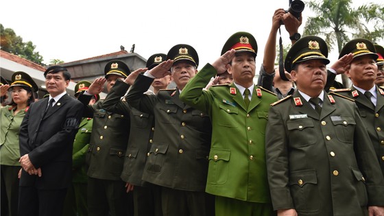 Xúc động tiễn đưa Chủ tịch nước Trần Đại Quang về nơi an nghỉ cuối cùng ảnh 47