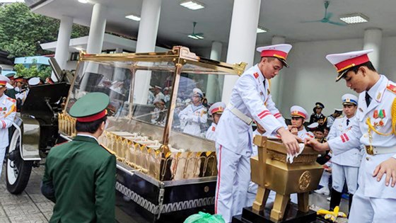 Xúc động tiễn đưa Chủ tịch nước Trần Đại Quang về nơi an nghỉ cuối cùng ảnh 57