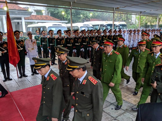 Xúc động tiễn đưa Chủ tịch nước Trần Đại Quang về nơi an nghỉ cuối cùng ảnh 50