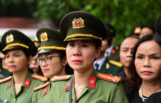 Xúc động tiễn đưa Chủ tịch nước Trần Đại Quang về nơi an nghỉ cuối cùng ảnh 45