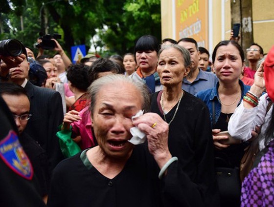 Xúc động tiễn đưa Chủ tịch nước Trần Đại Quang về nơi an nghỉ cuối cùng ảnh 46