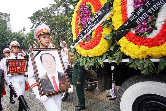 Xúc động tiễn đưa Chủ tịch nước Trần Đại Quang về nơi an nghỉ cuối cùng ảnh 14