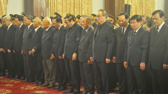 Xúc động tiễn đưa Chủ tịch nước Trần Đại Quang về nơi an nghỉ cuối cùng ảnh 8