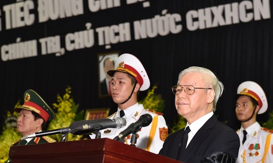 Xúc động tiễn đưa Chủ tịch nước Trần Đại Quang về nơi an nghỉ cuối cùng ảnh 2