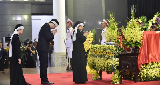 Xúc động tiễn đưa Chủ tịch nước Trần Đại Quang về nơi an nghỉ cuối cùng ảnh 7