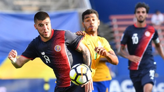Costa Rica (trái) đã có thắng lợi trước French Guiana.