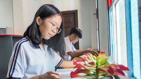 Báo động cận thị lứa tuổi học đường ảnh 2