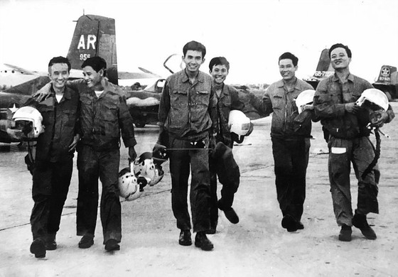 Kỷ niệm 45 năm Ngày Giải phóng miền Nam, thống nhất đất nước (30-4-1975 - 30-4-2020): Năm 1975 - mọi con đường đều dẫn tới Sài Gòn ảnh 2