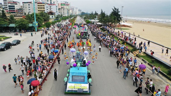 Lễ hội Du lịch Biển Sầm Sơn 2020 mở màn sôi động với Carnival đường phố rực rỡ ảnh 8