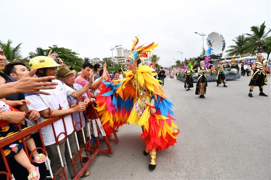 Lễ hội Du lịch Biển Sầm Sơn 2020 mở màn sôi động với Carnival đường phố rực rỡ ảnh 3