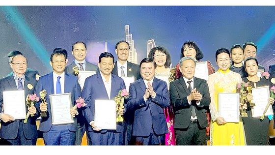 30 doanh nghiệp nhận giải thưởng Thương hiệu Vàng TPHCM năm 2020 ảnh 1