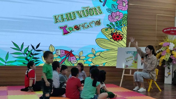Sách 'khổng lồ' của nhà văn Võ Diệu Thanh ảnh 1