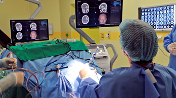 Ứng dụng kỹ thuật công nghệ cao định vị 3 chiều Navigation trong phẫu thuật xuất huyết trong não ảnh 3