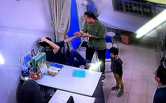 Bộ trưởng Bộ Y tế đề nghị công an cắm chốt ở những "điểm nóng" trong bệnh viện ảnh 2