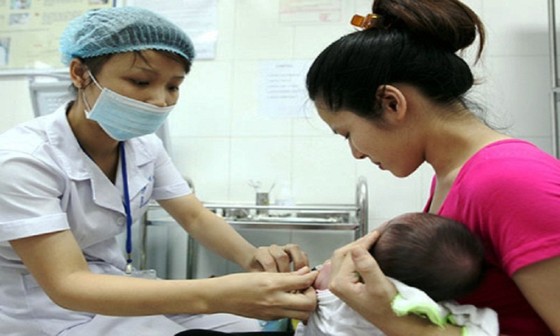 Thêm nhiều trẻ bị phản ứng sau tiêm vaccine ComBE Five ảnh 2