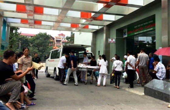 Một trẻ mầm non ở Bắc Ninh suýt thiệt mạng vì bị bỏ quên 7 tiếng trong ô tô ảnh 1