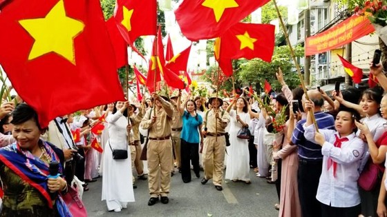 Hà Nội năm cửa ô đón mừng đoàn quân giải phóng ảnh 5